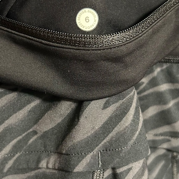 Lululemon Speed Up Mid-Rise Short 4" - Picture 5 of 5